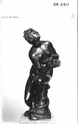 Statuette : Vénus assise, image 2/2