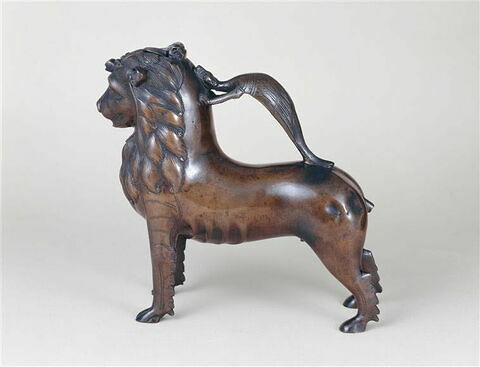 Aquamanile en forme de lion