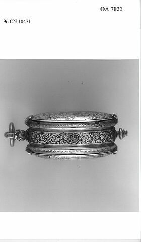 Montre ovale, image 12/13