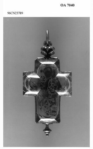 Montre en forme de croix, image 3/6