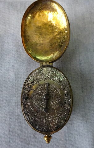 Montre ovale, image 2/13