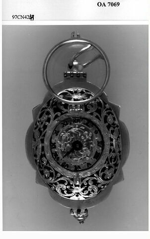Montre ovale lobée, image 5/8