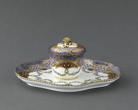 Pot à confiture couvert et son plateau lobé, décor polychrome, image 9/9
