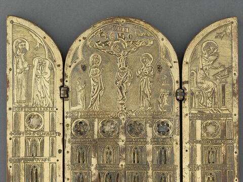 Triptyque reliquaire : Crucifixion ; Visitation ; Evangéliste, image 4/4