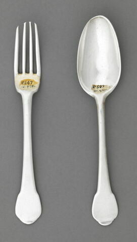 Couvert de table : une cuiller et une fourchette, image 2/3