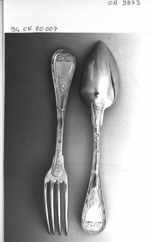 Douze couverts à dessert et une cuiller à dessert, image 9/11
