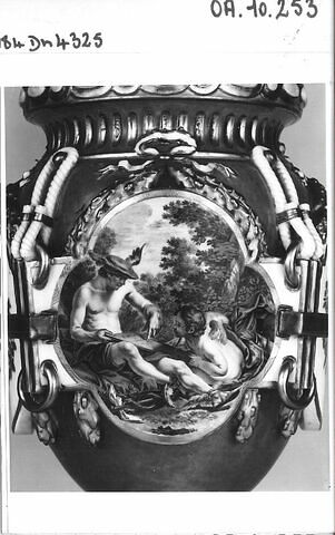 Vase d'ornement forme 