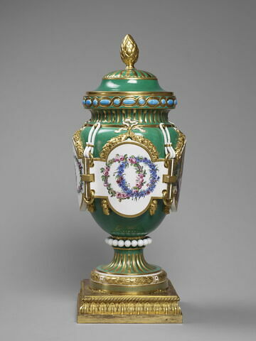 Vase d'ornement forme 