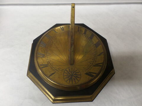 Cadran solaire horizontal, image 2/5