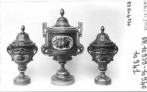Petit vase Fontanieu, d'une garniture (OA 10939 à OA 10941), image 4/5