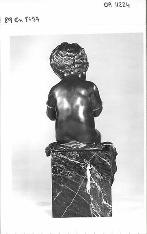 Statuette : Enfant dessinant, image 3/4