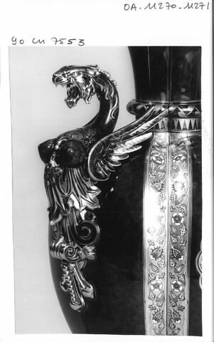 Vase à quatre lobes avec couvercle, d'une paire, image 8/8