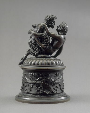 Couvercle d'encrier : satyres accouplés, image 4/9