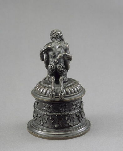 Couvercle d'encrier : satyres accouplés, image 6/9