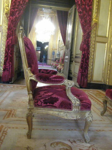 Fauteuil de style Louis XV, image 2/2