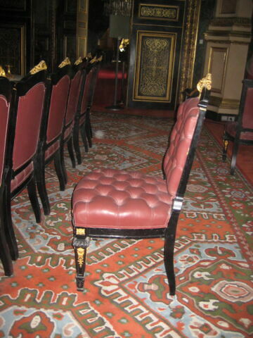 Chaise en bois noir de style Louis XIV, image 2/2