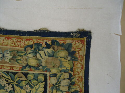 Verdure à fleurs et feuillages, d’une tenture de six pièces, image 5/6