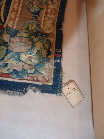 Verdure à fleurs et feuillages, d’une tenture de six pièces, image 2/4
