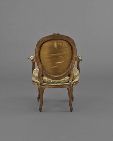 Fauteuil à médaillon d'une série de 4, image 2/5