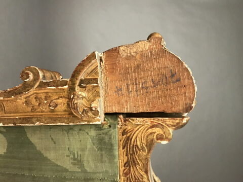 Ecran rectangulaire de bois doré : Amour  à cheval sur une panthère, image 2/5