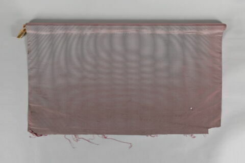 Rouleau de soierie moirée mauve à reflets violets., image 2/3