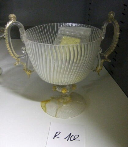 Coupe à deux anses