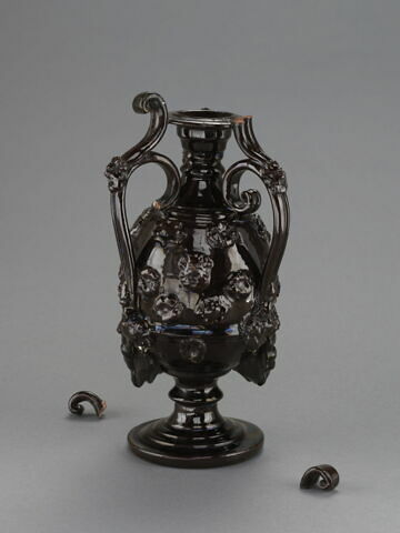 Vase à trois anses, image 2/3