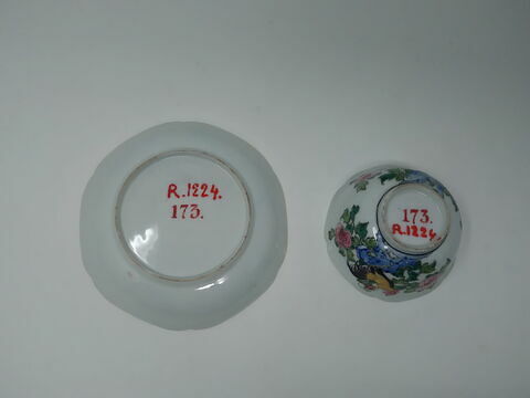 Tasse à thé à bord festonné et soucoupe., image 4/4