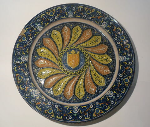 Plat en faïence