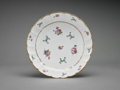 Compotier rond à bords festonnés et à côtes à l'intérieur, d'un ensemble de dix (TH 1354 à 1363), image 4/4