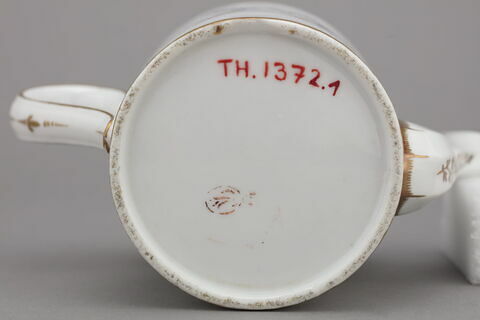 Théière, d'un cabaret (TH 1371 à TH 1379), image 2/8