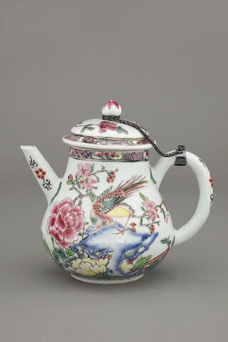 Théière en porcelaine "coquille d'oeuf" d'un service (TH 497 à 504)