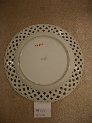 Assiette, d'un ensemble de douze (TH 602 à 613), image 2/2