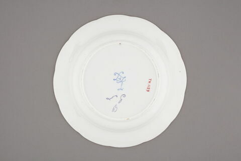 Assiette à potage à bords festonnés
Manufacture de Sèvres, image 2/2