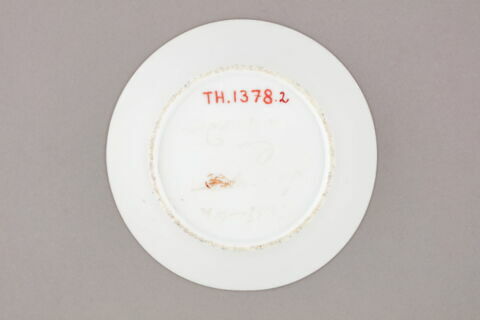 Tasse et soucoupe de la tasse, d'un cabaret (TH 1371 à TH 1379), image 2/6