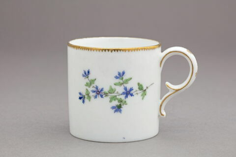Tasse et soucoupe de la tasse, d'un cabaret (TH 1371 à TH 1379), image 5/6