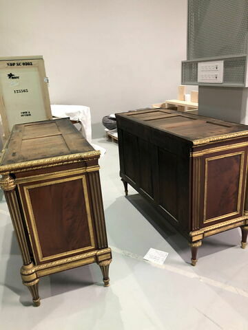 Commode à un vantail central, d'une paire avec OA 5232