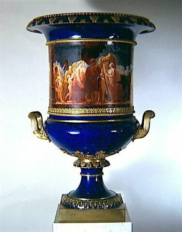 Grand vase Médicis : Auguste venant fermer les portes du temple de Janus, d'une paire avec MR XIV 46