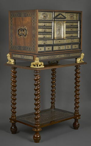 Cabinet à décor de damasquinure : Mars entouré de divinités et d'allégories, image 2/10