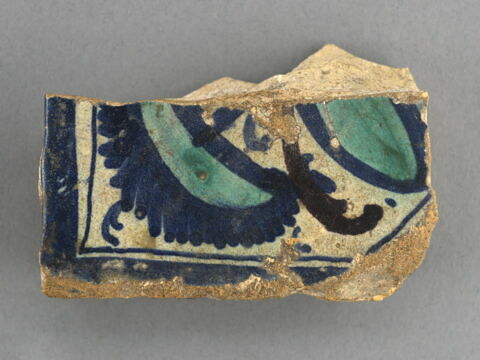Fragment de carreau : décor végétal