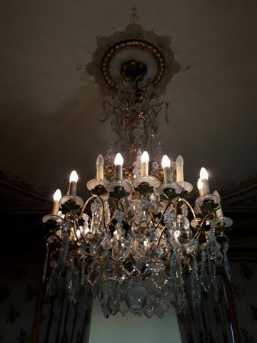 Lustre à vingt-quatre lumières