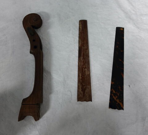 Manche d'un violon (?), image 2/3