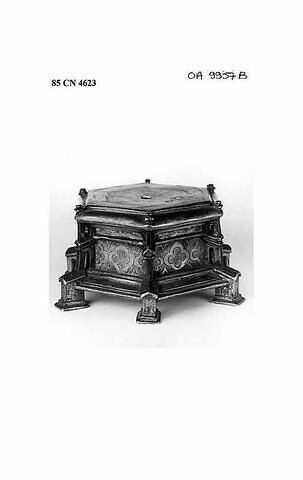 Socle hexagonal de la Vierge à l'Enfant d'ivoire de la collection Mège OA 9957