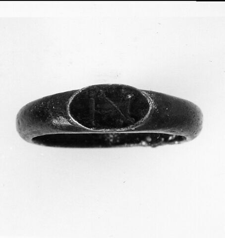 Bague portant un monogramme frappé sur le chaton plat ovale A N ?, image 4/4
