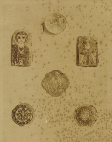 Plaque de mitre ou de gants faisant partie d'une paire (plaque de gauche), image 3/3