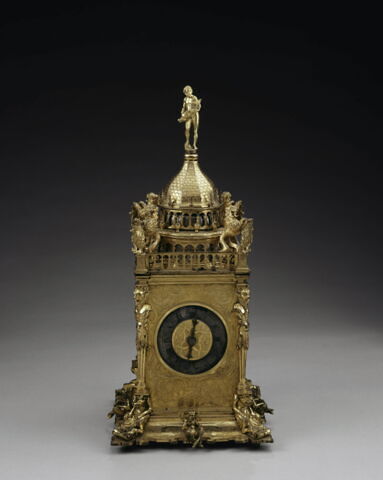Horloge de table en forme de tour carrée