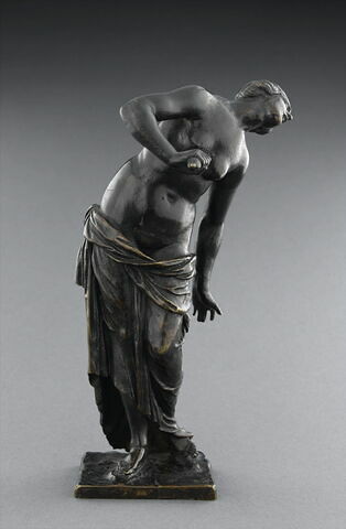 Statuette : Lucrèce se poignardant