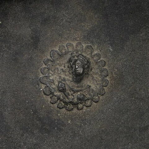 Secchia décoré de guirlandes et de médaillons en relief, image 5/5