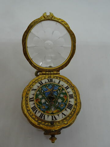 Montre ronde polylobée
