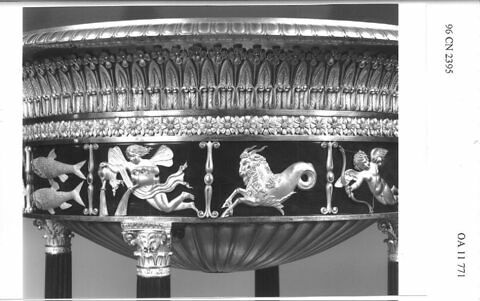 Jardinière à décor de sphinges et signes du zodiaque, image 2/13